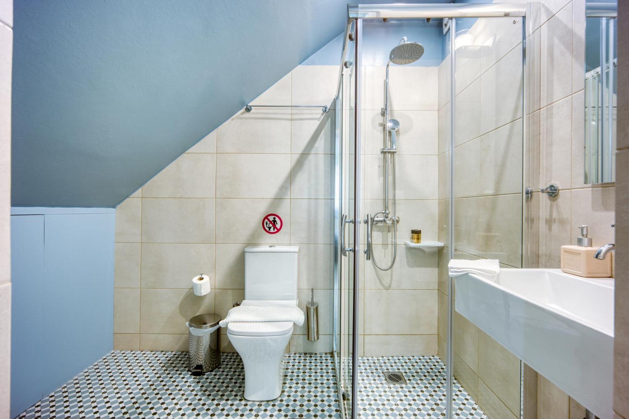 Bentzi...Boutique Apartment 1, Classic Double With Kitchenette, 2 Guests Aten Exteriör bild
