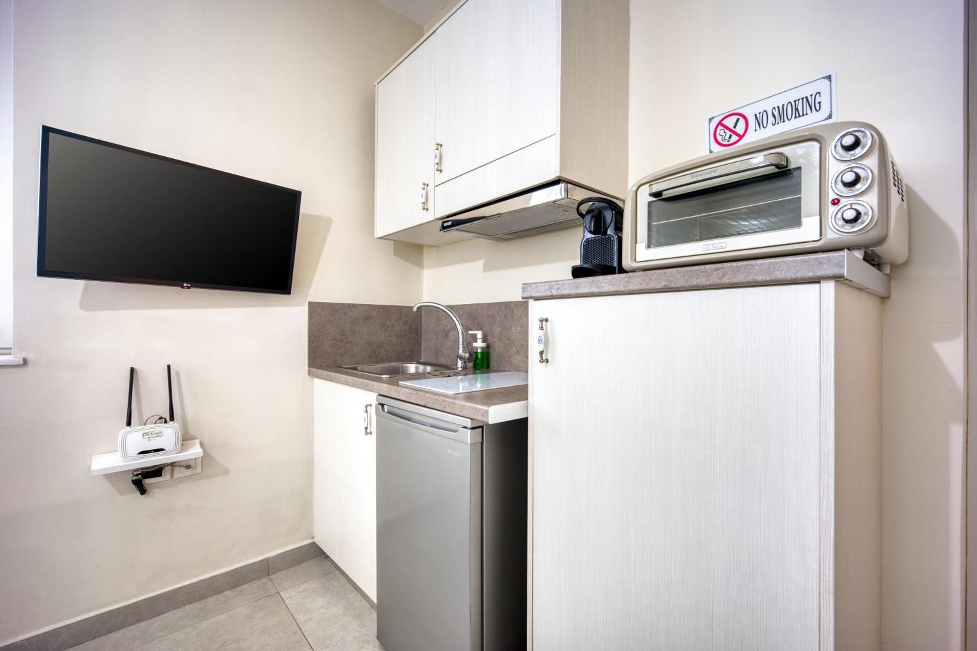 Bentzi...Boutique Apartment 1, Classic Double With Kitchenette, 2 Guests Aten Exteriör bild