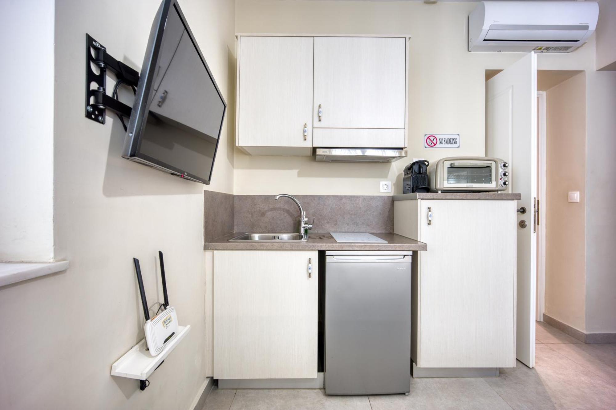 Bentzi...Boutique Apartment 1, Classic Double With Kitchenette, 2 Guests Aten Exteriör bild