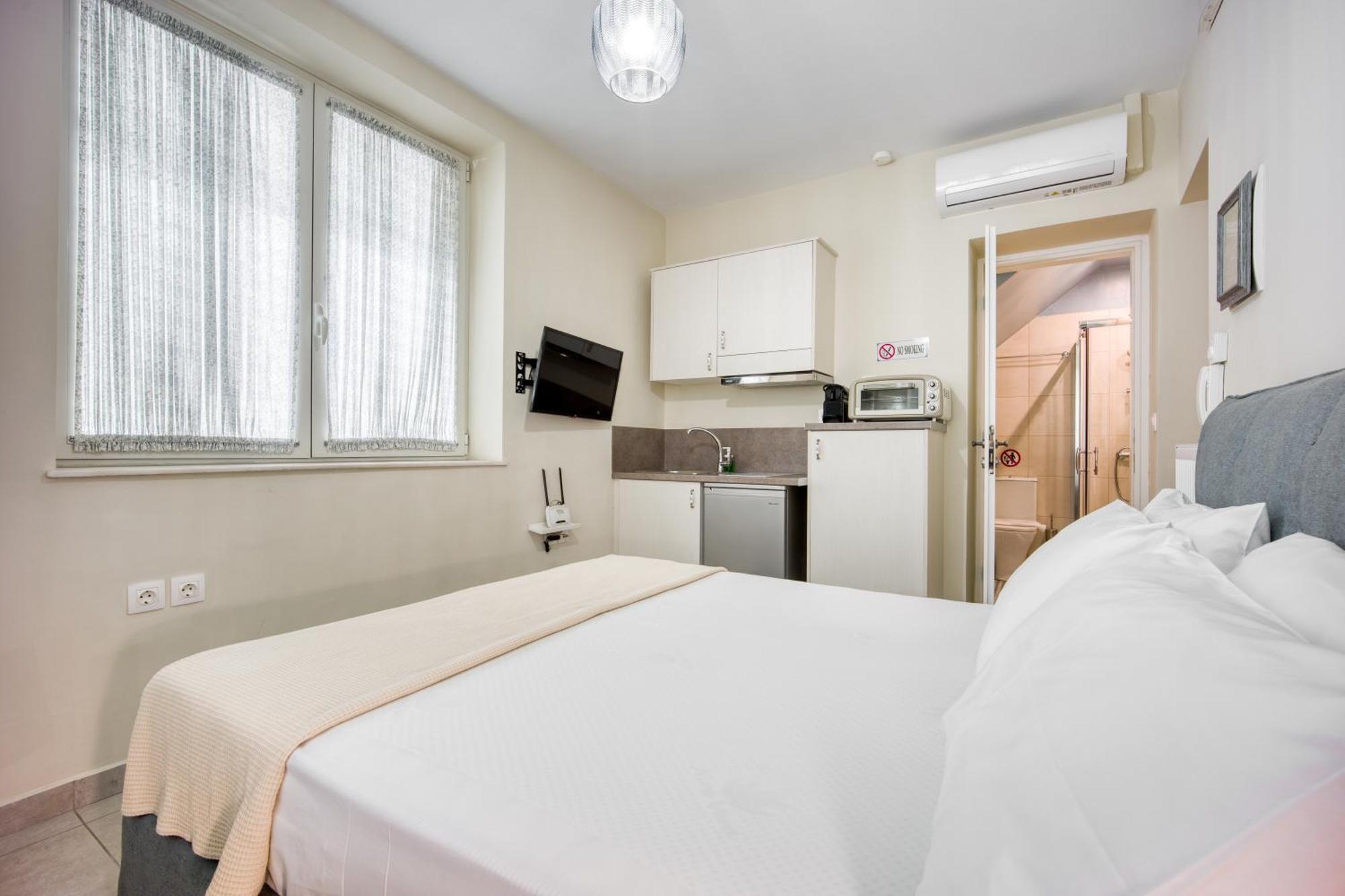 Bentzi...Boutique Apartment 1, Classic Double With Kitchenette, 2 Guests Aten Exteriör bild