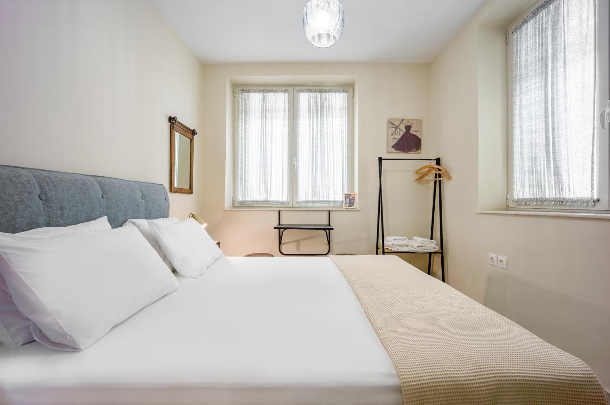 Bentzi...Boutique Apartment 1, Classic Double With Kitchenette, 2 Guests Aten Exteriör bild